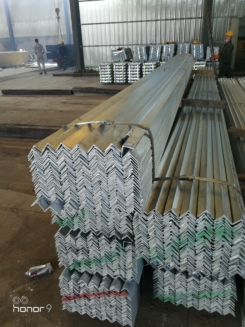 熱鍍鋅角鋼 車(chē)間